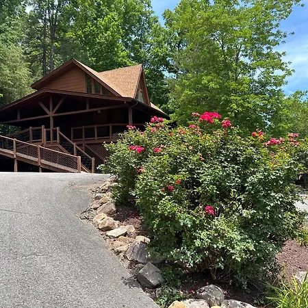 Kelly'S Cozy Cabin 4 Bedroom Parkway